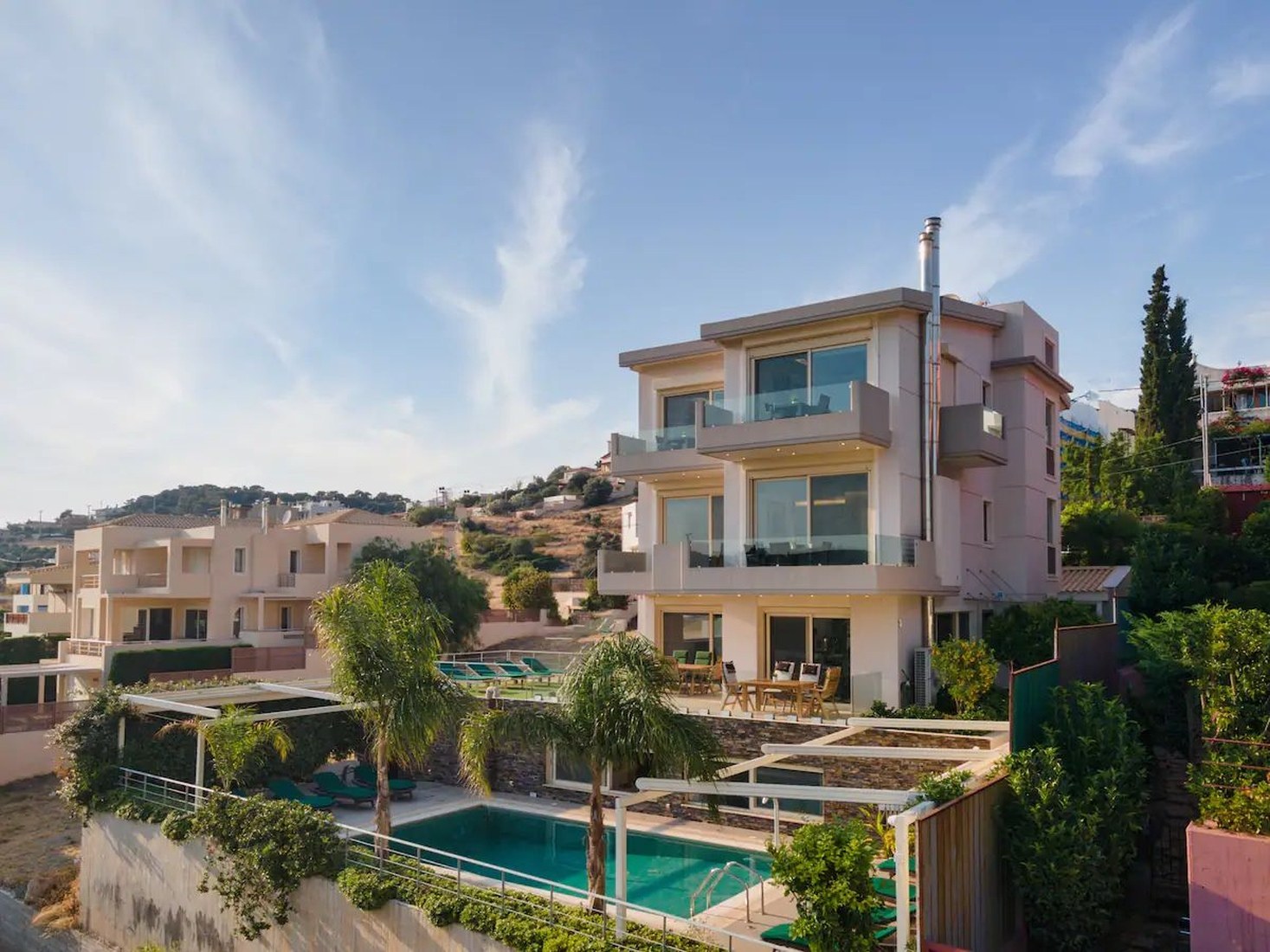8-Bedroom Sea View Villa in Anavyssos Villa exterior and pool